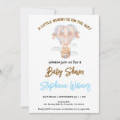 赤ちゃんのシャワーの途中に小さなバニーがある 招待状 (正面)