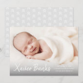 赤ちゃんの写真 現代のスクリプト名 誕生日のお知らせ 招待状 (正面/裏面)