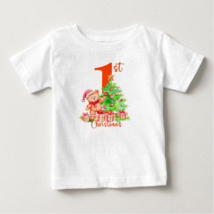 赤ちゃんの初めてのクリスマス、かわいいクマとツリーのデザイン ベビーTシャツ