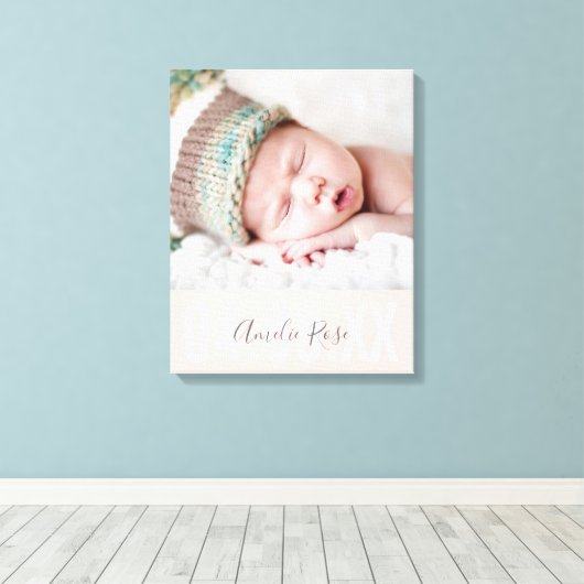 赤ちゃんの女の子の写真 誕生日 かわいいタイプのほっぺピンク キャンバスプリント (インサイチュ (ウッドフロア))