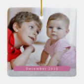 赤ちゃんの女の子 ピンクの最初のクリスマス 2 枚の写真 セラミックオーナメント (裏面)