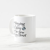 赤ちゃんの昼寝は幸せな時間 おかしなママの名言Tシャツ コーヒーマグカップ (正面左)