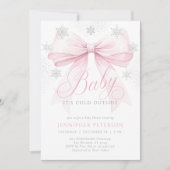赤ちゃんよ、外は寒いわよ ピンクのリボン冬のベイビーシャワー 招待状 (正面)