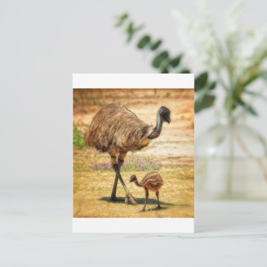 赤ちゃんをずっと見ている母親 ポストカード (スタンド正面)