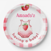 赤ちゃんを持ってシャワーギンガムイチゴかわいいパーティー ペーパープレート (正面)