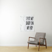 赤ちゃんを腰に乗せて。面白いママとベイビー、1/2 タペストリー (インサイチュ)