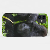 赤ちゃんゴリラがシルバーバックゴリラにキス Case-Mate iPhoneケース (裏面(横))