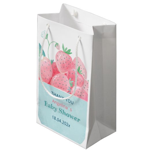 赤ちゃんシャワーかわいいイチゴ用抱き枕 スモールペーパーバッグ (正面アングル)