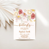赤ちゃんシャワーの女の子の途中にある小さな野花 招待状
