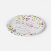 赤ちゃんシャワーの途中に小さな野花がある ペーパープレート (アングル)