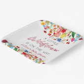 赤ちゃんシャワーの途中に小さな野花がある ペーパープレート (傾斜あり)