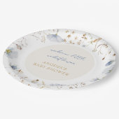 赤ちゃんシャワーの途中に小さな野花がある ペーパープレート (アングル)