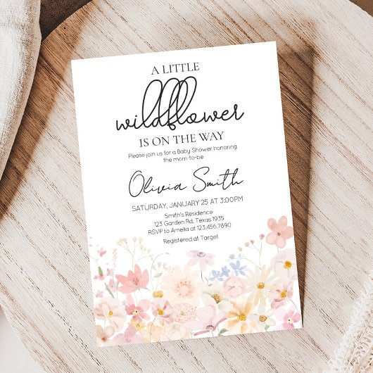 赤ちゃんシャワーの途中に小さな野花がある 招待状
