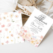 赤ちゃんシャワーの途中に小さな野花がある 招待状