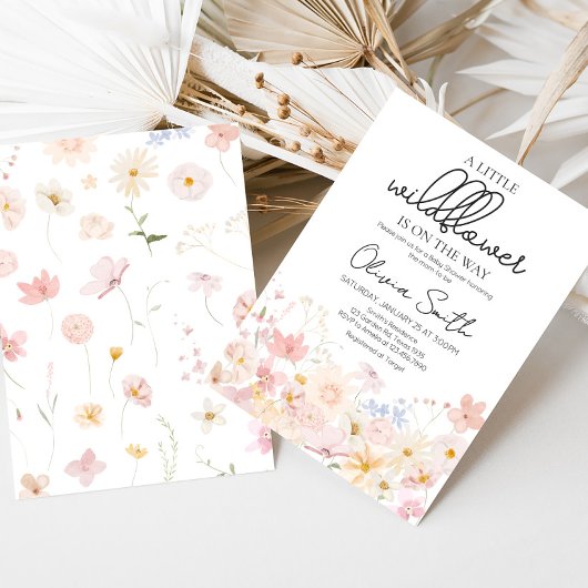 赤ちゃんシャワーの途中に小さな野花がある 招待状