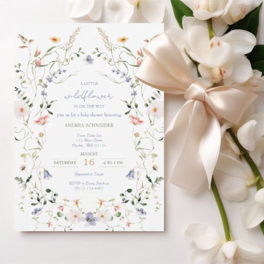 赤ちゃんシャワーの途中に小さな野花がある 招待状