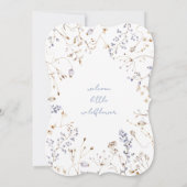 赤ちゃんシャワーの途中に小さな野花がある 招待状 (裏面)