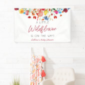 赤ちゃんシャワーの途中に小さな野花がある 横断幕 (インサイチュ)