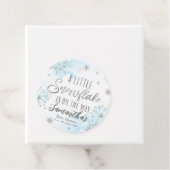 赤ちゃんシャワーの途中に少し雪の結晶がある フェイバータグ (インサイチュ)