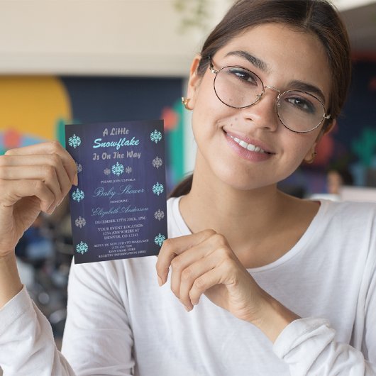 赤ちゃんシャワーの途中に少し雪の結晶がある 招待状