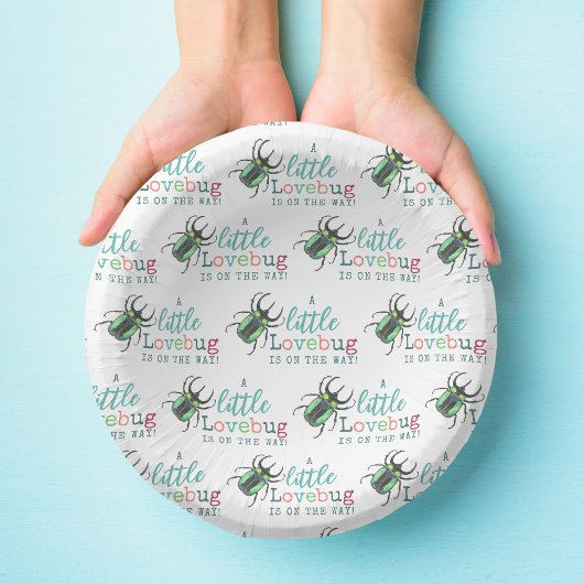 赤ちゃんシャワーの途中の小さな愛のバグ ペーパーボウル