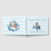 赤ちゃんシャワーの途中の甘い小さな男の子 ゲストブック (全面)