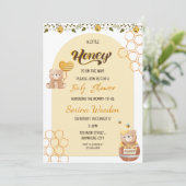 赤ちゃんシャワーを浴びる途中に蜂蜜が少し入っている 招待状 (スタンド正面)