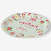 赤ちゃんシャワーを浴びる途中のかわいい恋人 ペーパープレート (アングル)