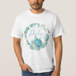 赤ちゃんシャワーファミリーシャツパパトロピカルカメ Tシャツ<br><div class="desc">この赤ちゃんシャワー家族のシャツは、おもしろいタイポグラフィで「ダダに昇進」という言葉を特徴としている。モンステラのが取り囲む葉海亀が正面を飾る。テンプレート・フィールドを使用してカスタムパパ・文字を追加する赤ちゃんシャワー男女兼用パーティーテーマ全体を参照するにはwww.zazzle.com/dotellabelleビクトリア・グリガリーナスによる水彩画とデザイン</div>
