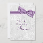赤ちゃんシャワーホワイトダマスクと紫フェイクの弓 招待状 (正面)