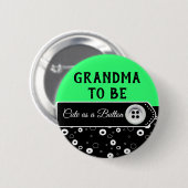 赤ちゃんシャワーボタンになるおばあちゃん 缶バッジ (正面&裏面)