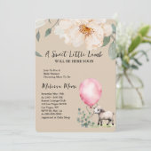 赤ちゃんシャワー甘い小さなラムピンクのバルーン 招待状 (スタンド正面)