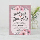 赤ちゃんシャワー甘い小さな双子の女の子ピンクの花 招待状 (スタンド正面)
