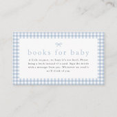 赤ちゃんシャワー用のギンガムダスティ青い少年の本 エンクロージャーカード (正面)