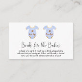 赤ちゃんシャワー用の双子の少年の本 エンクロージャーカード (正面)