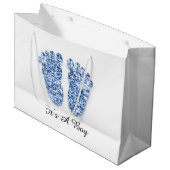 赤ちゃんシャワー足それがボーイブルーネイビーホワイトである ラージペーパーバッグ (正面アングル)