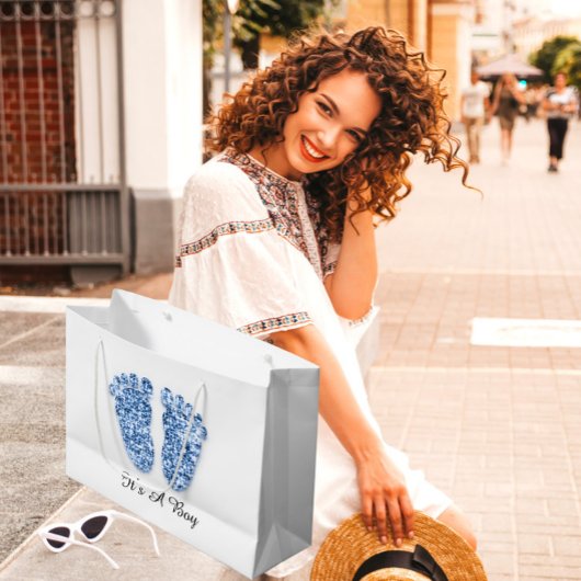 赤ちゃんシャワー足それがボーイブルーネイビーホワイトである ラージペーパーバッグ