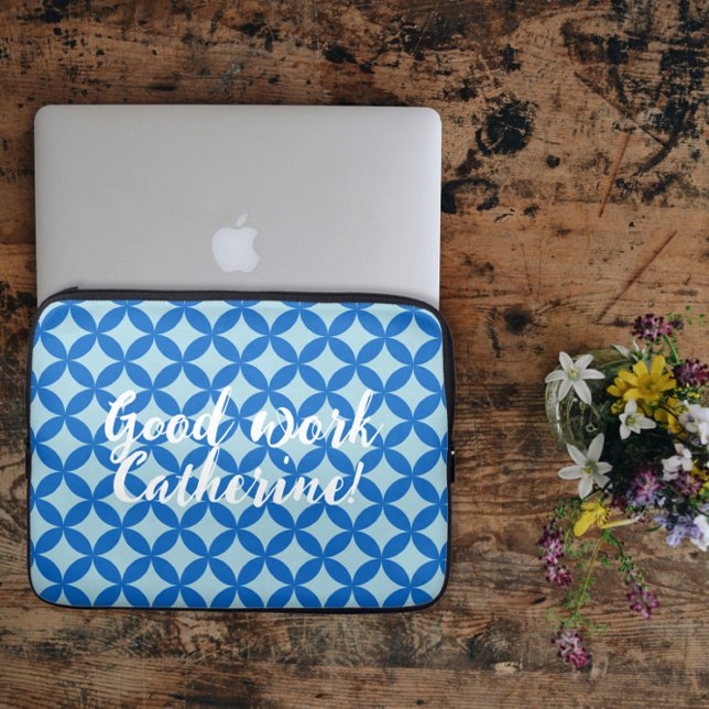赤ちゃんブルーの紺色の円と夏のタイル ラップトップスリーブ (Summer tile with azure circles on baby blue laptop sleeve
)