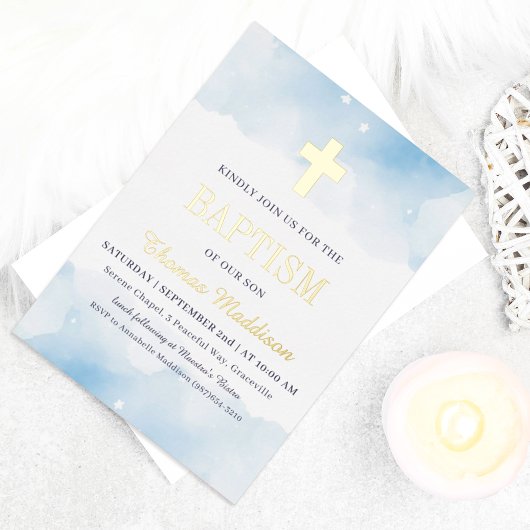 赤ちゃんブルーウォーターの色の雲金ゴールドクロスバプテスマ 箔招待状