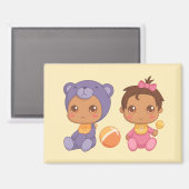 赤ちゃん双子 紫色クマのジャンプスーツ 黄色のマグ マグネット (正面/裏面)