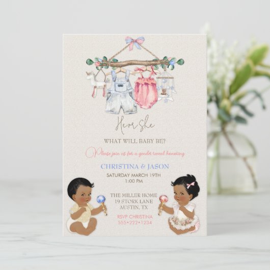 赤ちゃん服ジェンダー明らかにアイボリーピンクブルー 招待状 (スタンド正面)