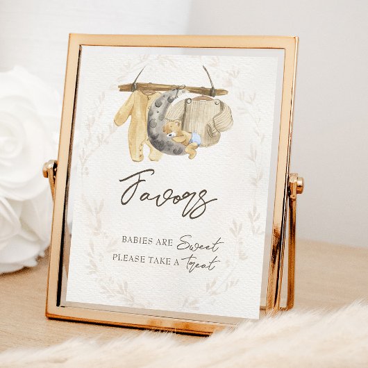 赤ちゃん服ニュートラル赤ちゃんシャワーが治療を受ける ポスター