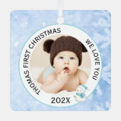 赤ちゃん男の子の最初のクリスマス写真 アイスブルー メタルオーナメント (正面)