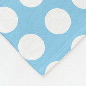 赤ちゃん青の大きな水平ポルカドットに白 フリースブランケット (角)