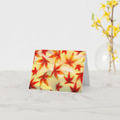 赤とオレンジの紅葉ノートカード カード (黄色い花)