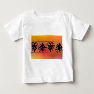 赤とオレンジ縁どの乳児のシャツ ベビーTシャツ
