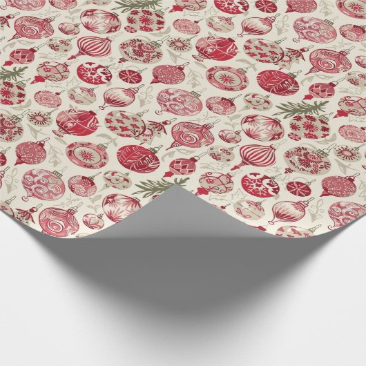 赤とクリームのクリスマスオーナメントパターン ラッピングペーパー (角)