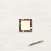 赤とクリームの濃いフローラ3x3ノート ポストイット (デスク上)