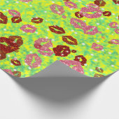 赤とバラのキス（緑） ラッピングペーパー (角)