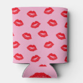 赤とピンクのキスパーソナライズされた結婚ズ 缶クーラー (裏面)